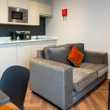 Aparthotel Station *