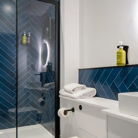 Aparthotel Station 4*